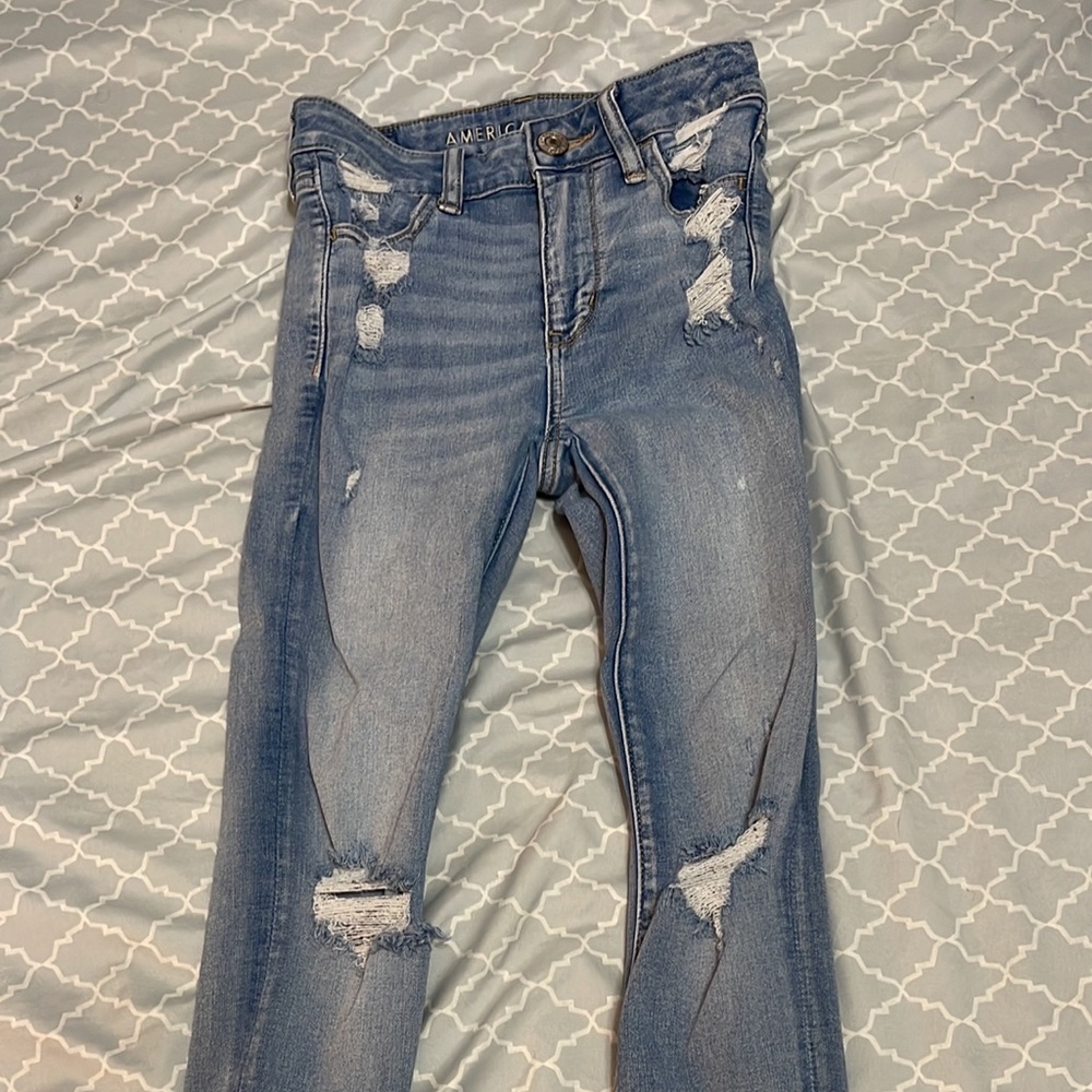 Womens American eagle ripped jeans.